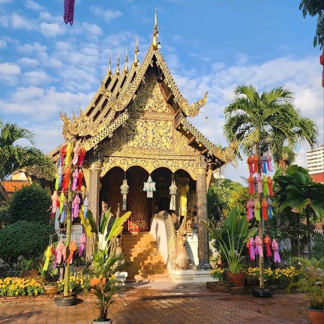 คนเกิดปีจอ สักการะพระธาตุ ที่วัดเกตการาม