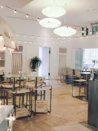 台北koshi cafe｜聖誕限定美味，開心果拿鐵與巧克力可頌！