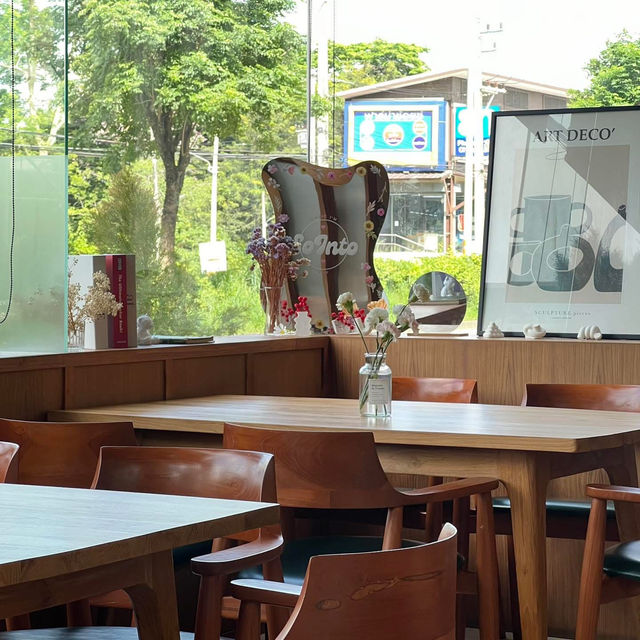 So Into cafe & eatery, เชียงใหม่ 🌸🌼🪻