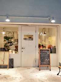A Cafe Where a Big Bear Welcomes You🧸