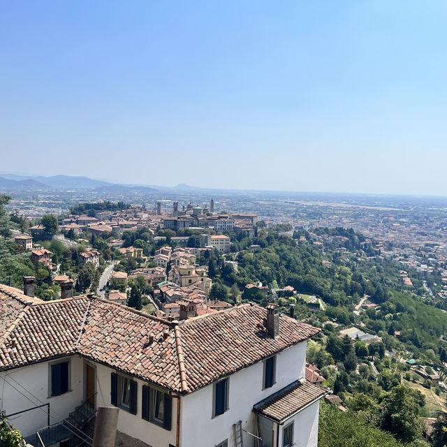 Celebrating La Dolce Vita in Bergamo, Italy 🎉🍷
