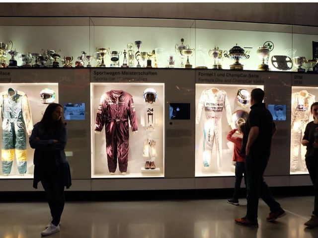 Mercedes-Benz Museum เมือง Stuttgart เยอรมัน