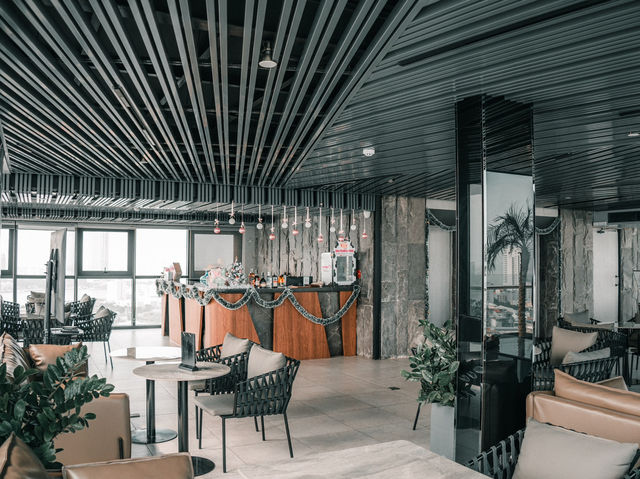 Looking for a bang for your buck hotel in Da Nang?💵🇻🇳