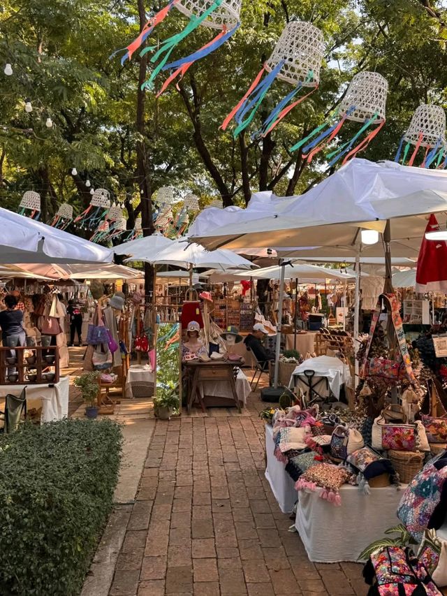 Jing Jai Market 🌳✨ 