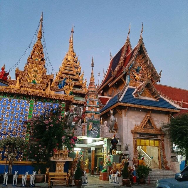 ขอพรสิ่งศักดิ์สิทธิ์ที่วัดขุนจันทร์