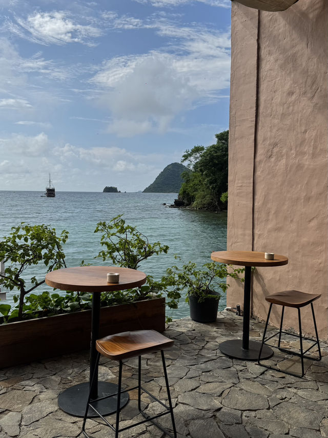 RELAXING CAFE WITH A VIEW IN LABUAN BAJO 🇮🇩