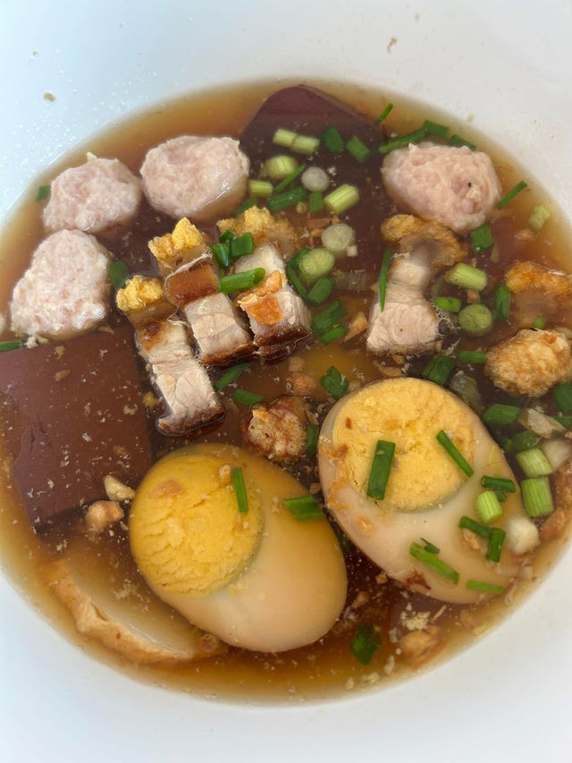 ข้าวขาหมู บ้านทุ่ม 