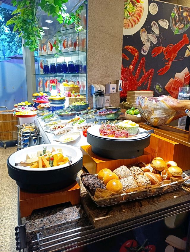 會展中心站又食又玩仲可以食酒店自助餐