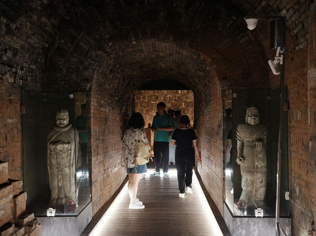 🕍 **【洛陽古墓博物館：地下世界的歷史長廊】** ⚰️  