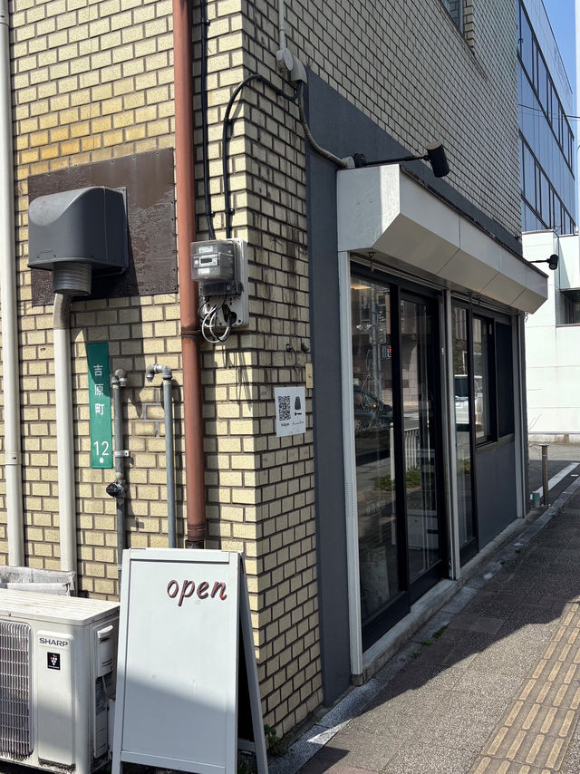 【福岡カフェ】3階建てのビルにあるかわいいカフェ