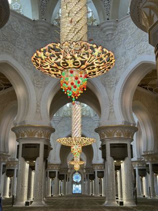 Places to visit in Abu Dhabi: Sheikh Zayed Grand Mosque