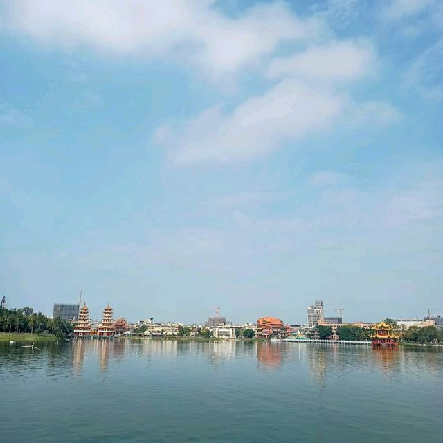 蓮池潭 Lotus Pond