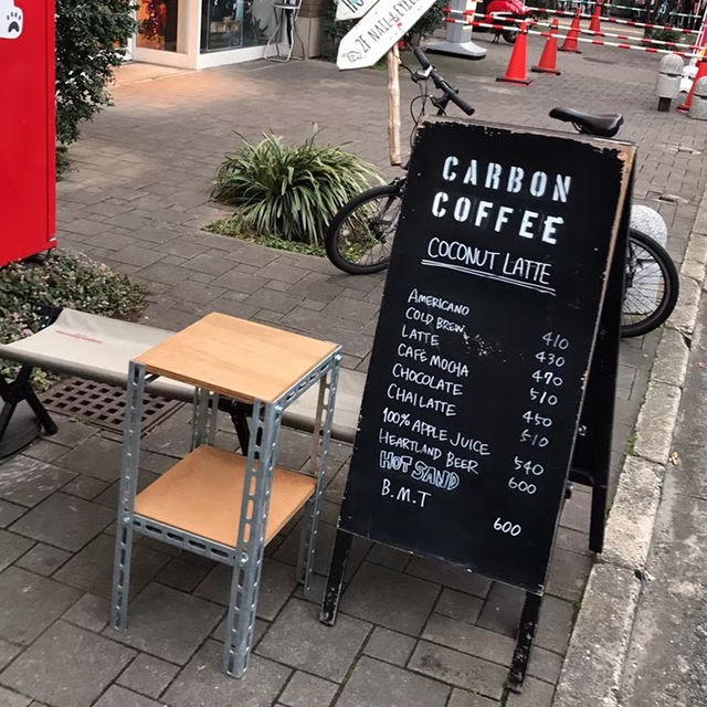 コーヒースタンドに併設されたギャラリーが可愛すぎる！