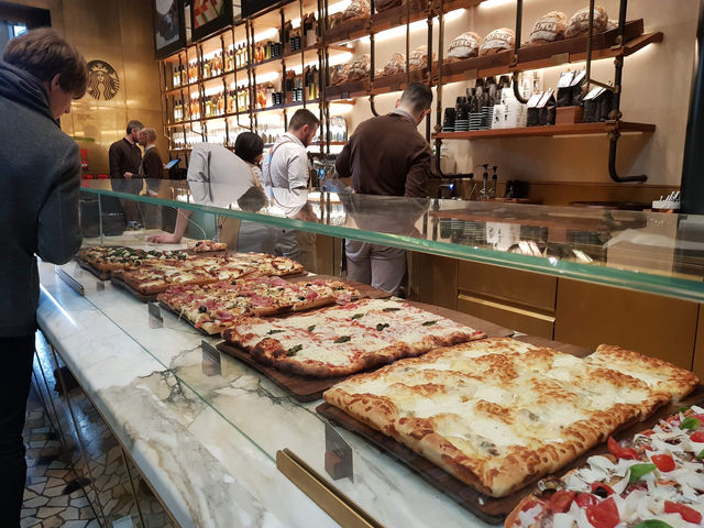 ☕️ Starbucks Reserve Roastery Milan – "커피 그 이상의 경험"