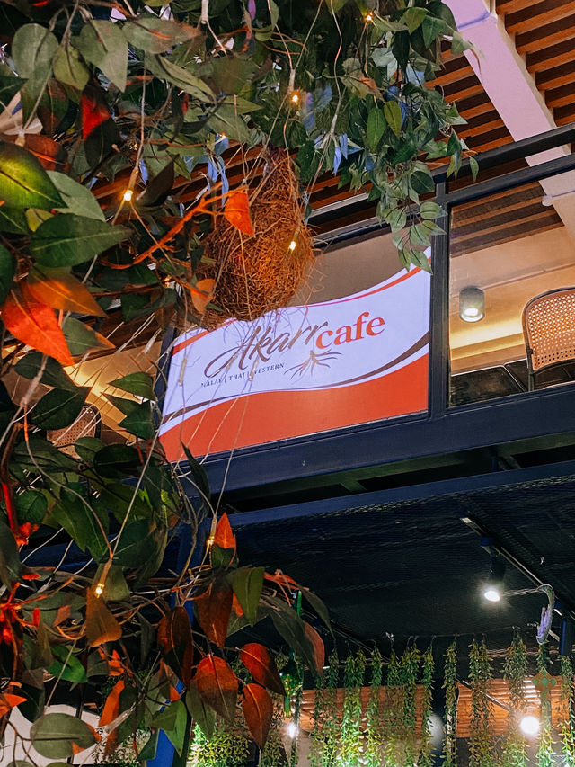 Best of both bites - Western & local 🍛
