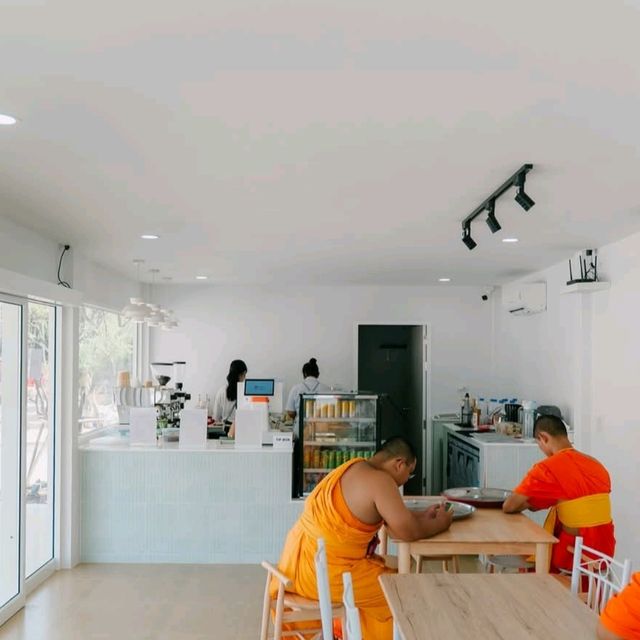 ARAM COFFEE l วัดพระศรีรัตนมหาธาตุ ☕️🙏
