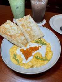 Sips Cafe Bar Cafe ย่านสาทร