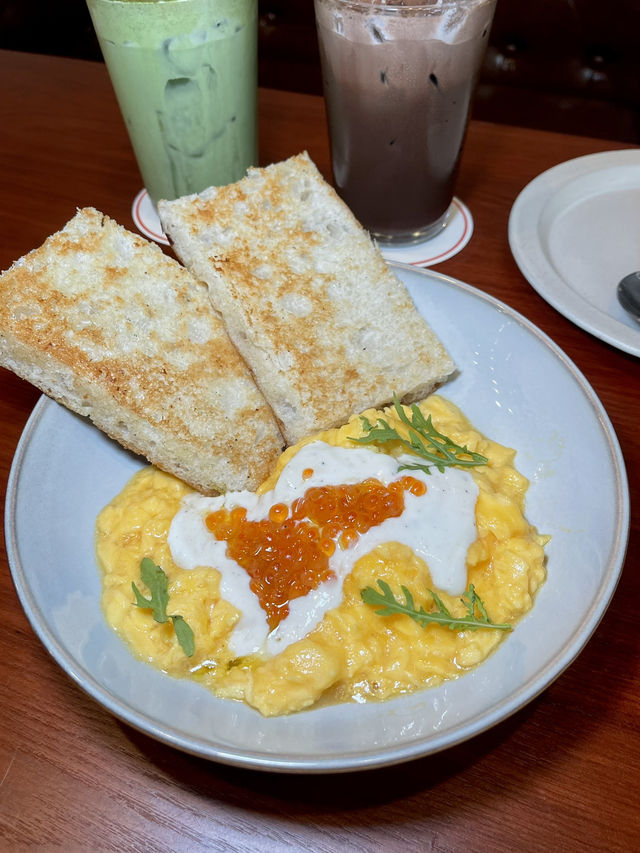 Sips Cafe Bar Cafe ย่านสาทร
