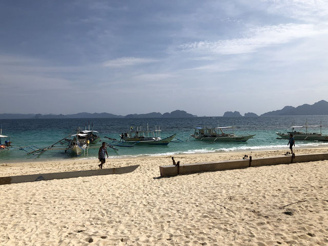 Seven Commandos Beach｜愛妮島的熱帶天堂，白沙、椰林與碧海的完美交織