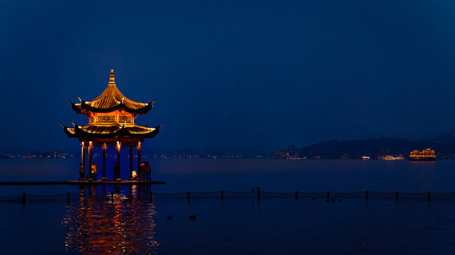 Unforgettable Moments at West Lake (Xi Hu) and Lingyin Temple