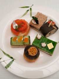 🍽️ Enjoy Delicious Food at Mandarin Oriental Bangkok 🍤🍰✨