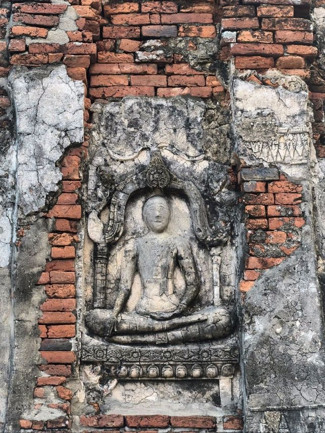 วัดพระราม – ความเงียบที่เล่าเรื่องได้ดังกว่าคำพูด