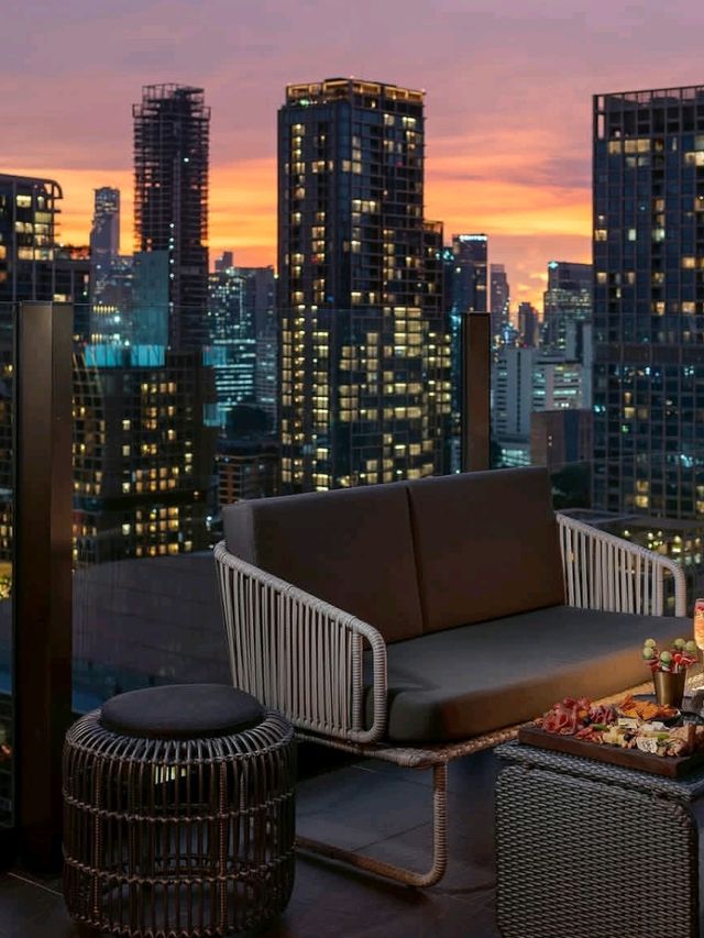 🌀 Hotel Indigo Bangkok – Where Bangkok’s Spirit Meets Boutique Cool
