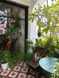 Sipping Peace in a Vintage Hideaway – Jakarta Café Love