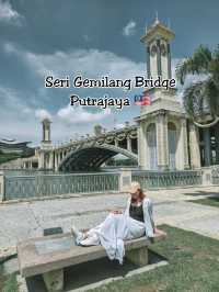 Strike a Pose at Seri Gemilang Bridge – but Bring Sunscreen! 📸🌞