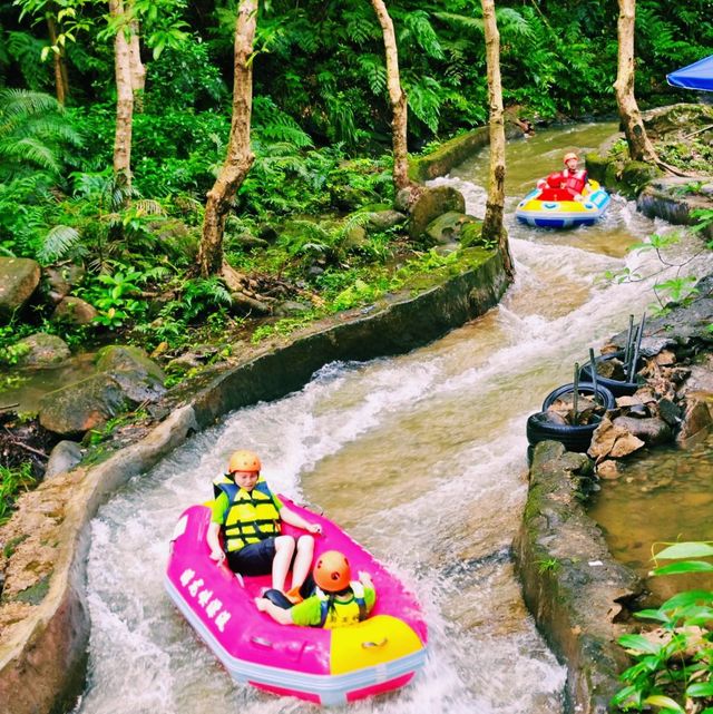 中國廣東遊龍峽漂流遊玩攻略，適合夏天親子遊