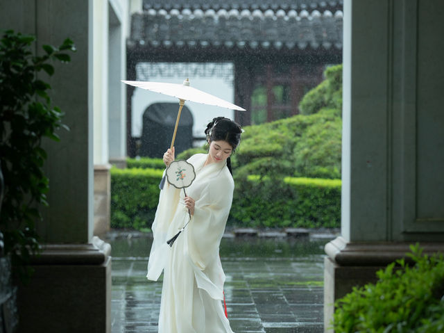 Be sure to catch the free photoshoot at Four Season Hangzhou Westlake