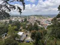 【Mirador de Salento｜街と谷を一望する冒険階段の頂】