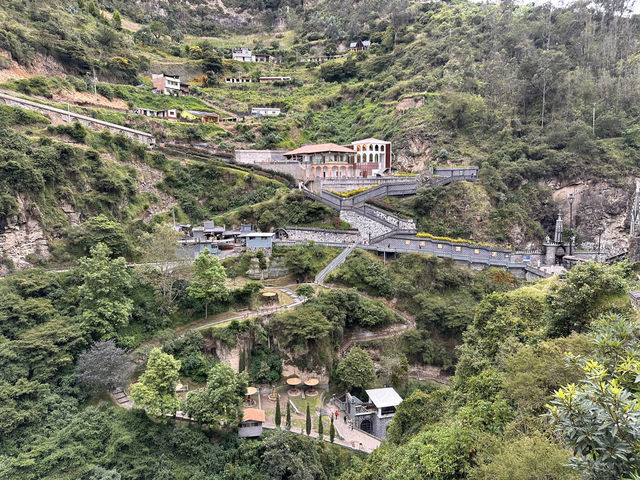 【ラス・ラハス教会｜Santuario de Las Lajas】