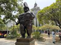 【Plaza Botero｜メデジン中枢の野外アート広場】