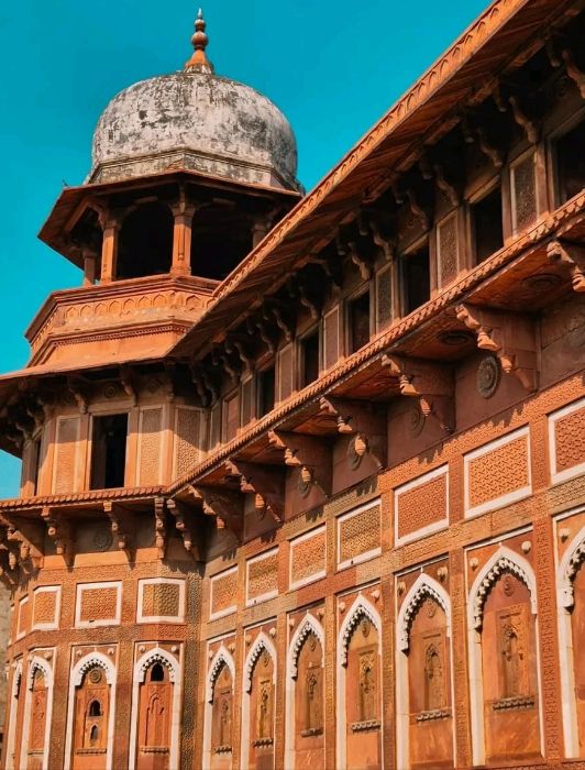 🏯 Agra Fort – The Royal Fortress of Power & Glory 