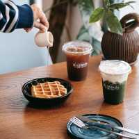 Deep Green Coffee and Matchaฝั่ง