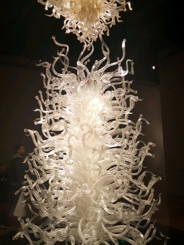 Admire beautiful glasswork art in Seattle