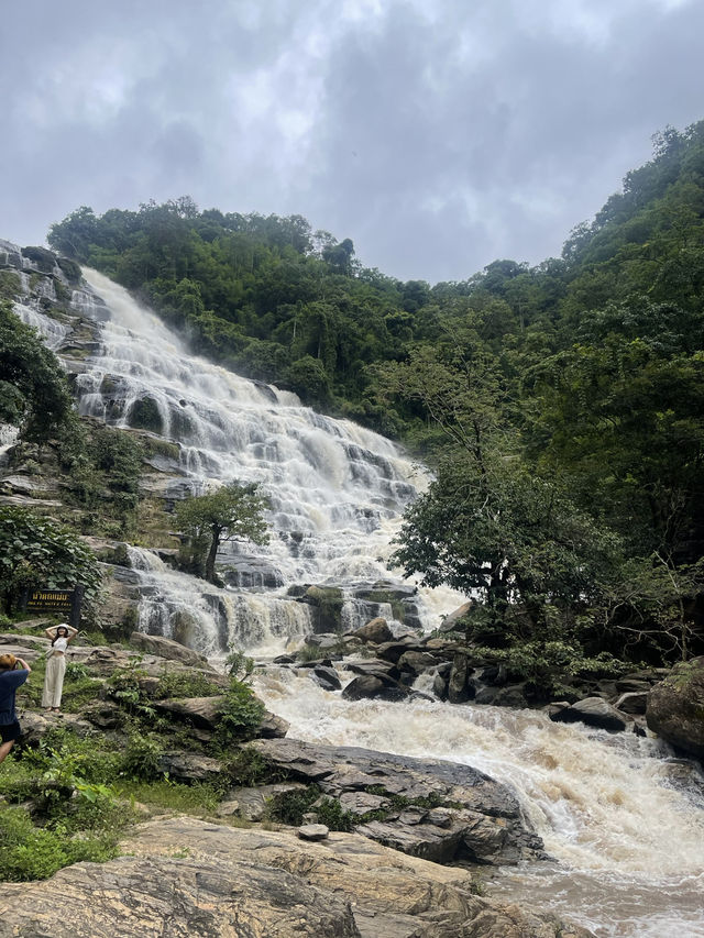 🌿 รีวิว: น้ำตกแม่ยะ – เสียงน้ำที่ปลุกใจให้ตื่น