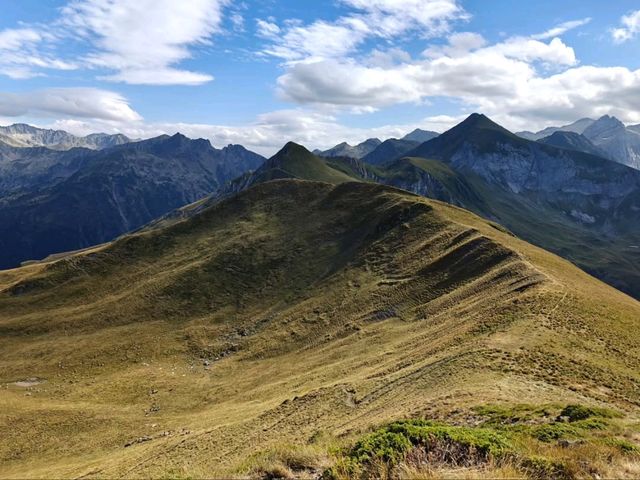 Hiking Montcorbison, Legs on Fire, Views on Point