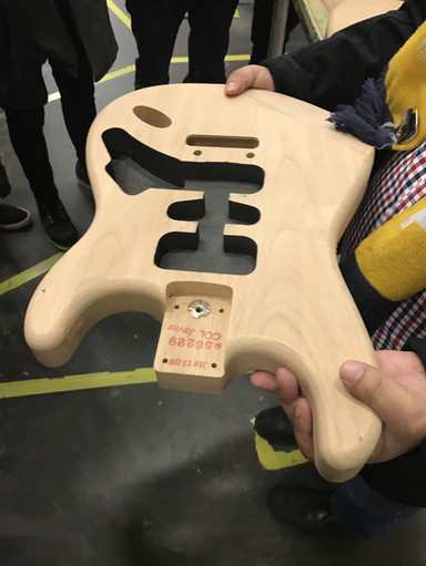 ギター好きの聖地へ！Fender USA コロナ工場見学🎸 | Trip.com コロナ