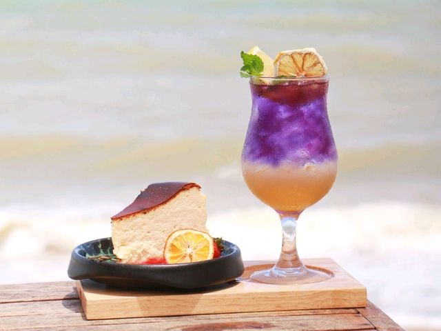 Holiday Specialty Coffee and Beach Bar 
