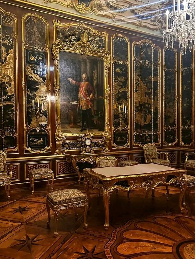 Hietzing, Vienna: Where Royal Elegance Meets Peaceful Living 👑
