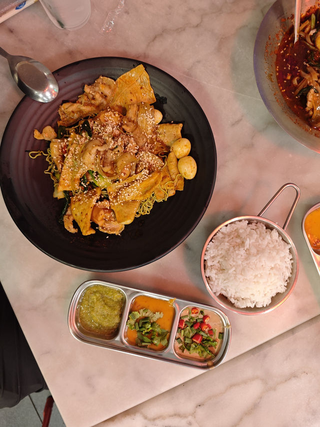 FuFa Mala: หม่าล่าจัดเต็มทุกเมนูที่เตาปูน