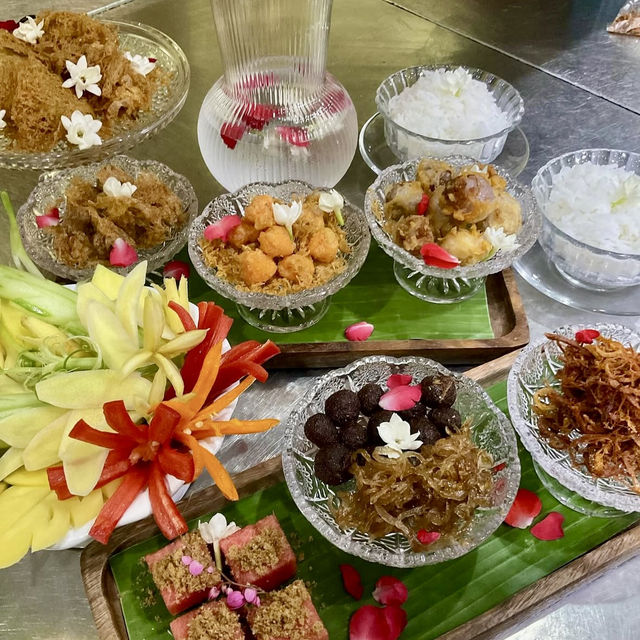 川沿いの夜風とスパイスの魔法！「Paraya Dining」で極上タイ料理🇹🇭