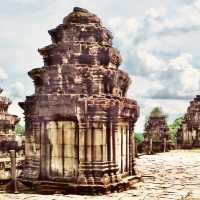 🌅 Sunset Majesty: Solo Trip to Phnom Bakheng! 🏛️