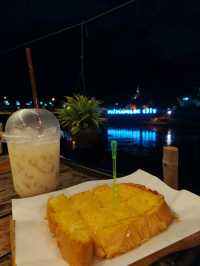 กินนม ขนมปัง ชมบรรยากาศแม่น้ำน่านยามค่ำคืน