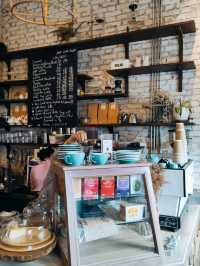 ☕ : Formula B คาเฟ่หลวงพระบาง ลาว