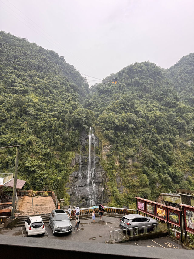 💦 [NATURE ESCAPE] Wulai Waterfall + Scenic Cable Car Ride Above the Jungle!