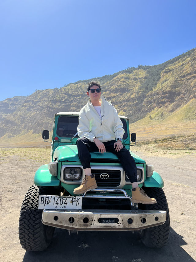 🌋 Mount Bromo – A Volcanic Sunrise You’ll Never Forget