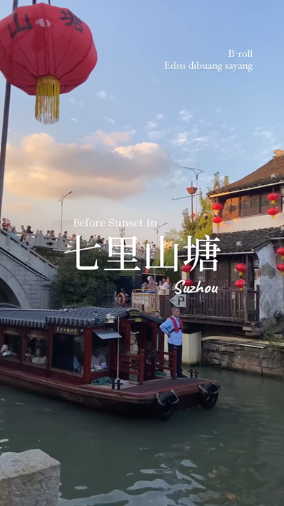 #chinatravel

漫步在蘇州風景如畫的靜謐勝地——曲里山塘，我彷彿置身於一幅古典中國畫卷之中。寧靜的湖水、鬱鬱蔥蔥的綠植和精心設計的亭台樓閣，營造出和諧平衡的氛圍。輕柔的流水拍岸聲和輕柔的鳥鳴聲，更增添了寧靜的氛圍，讓我彷彿置身於世外桃源。

曲里山塘的美景彰顯了蘇州「東方威尼斯」的美譽。優雅的建築、華麗的橋樑和生機勃勃的花卉與自然景觀渾然一體，令人嘆為觀止。這段經歷讓我遠離了都市喧囂，重新煥發活力，領略了蘇州永恆的魅力。